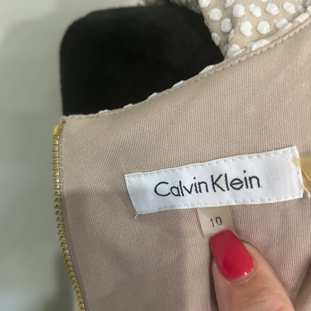 Calvin Klein Women's Sleeveless Sheath Dress in Tan and White, Size 10 - Picture 5 of 6